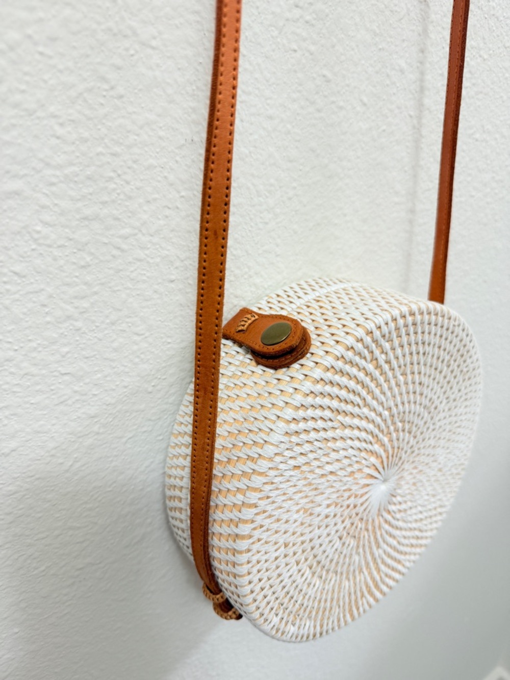 White Round Woven Rattan Crossbody Bag Genuine Leather Strap - Picture 3 of 13